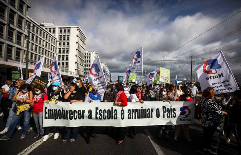 Greve Nacional de Professores Arranca com Forte Adesão e Controvérsia sobre Provas ModA